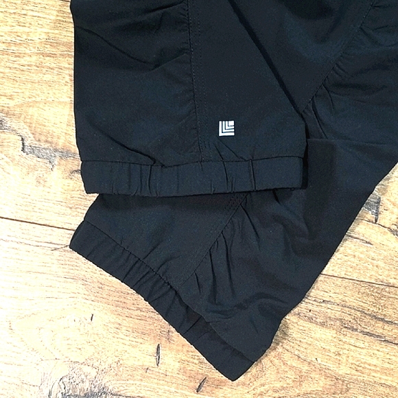 H&M Black Capris Relaxed Fit Pants - Picture 4 of 9